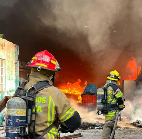 Gobierno de Morelia atiende y controla incendio en fábrica