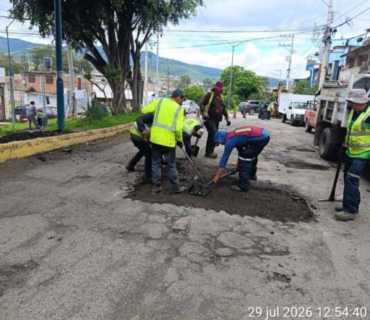 Atiende Gobierno de Morelia la avenida La Joya con jornada de bacheo