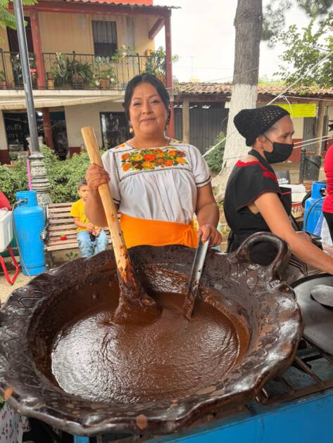 Gran éxito del 1er Encuentro de Moleras Tradicionales en Capula