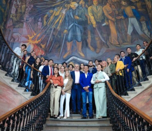 Jóvenes del Parlamento Juvenil Incluyente 2026 se reúnen con titular del Ejecutivo