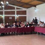 ¡De traicioneros no los bajan!: líderes magisteriales se reúnen con Torres Piña